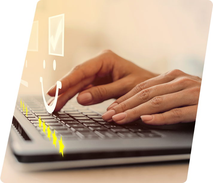 Paysage vert avec éoliennes